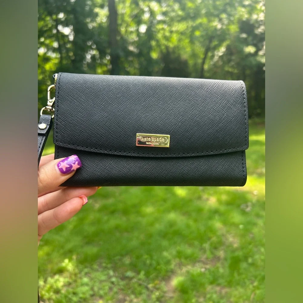Kate Spade Laurel Way Saffiano Leather iPhone Wristlet in Black